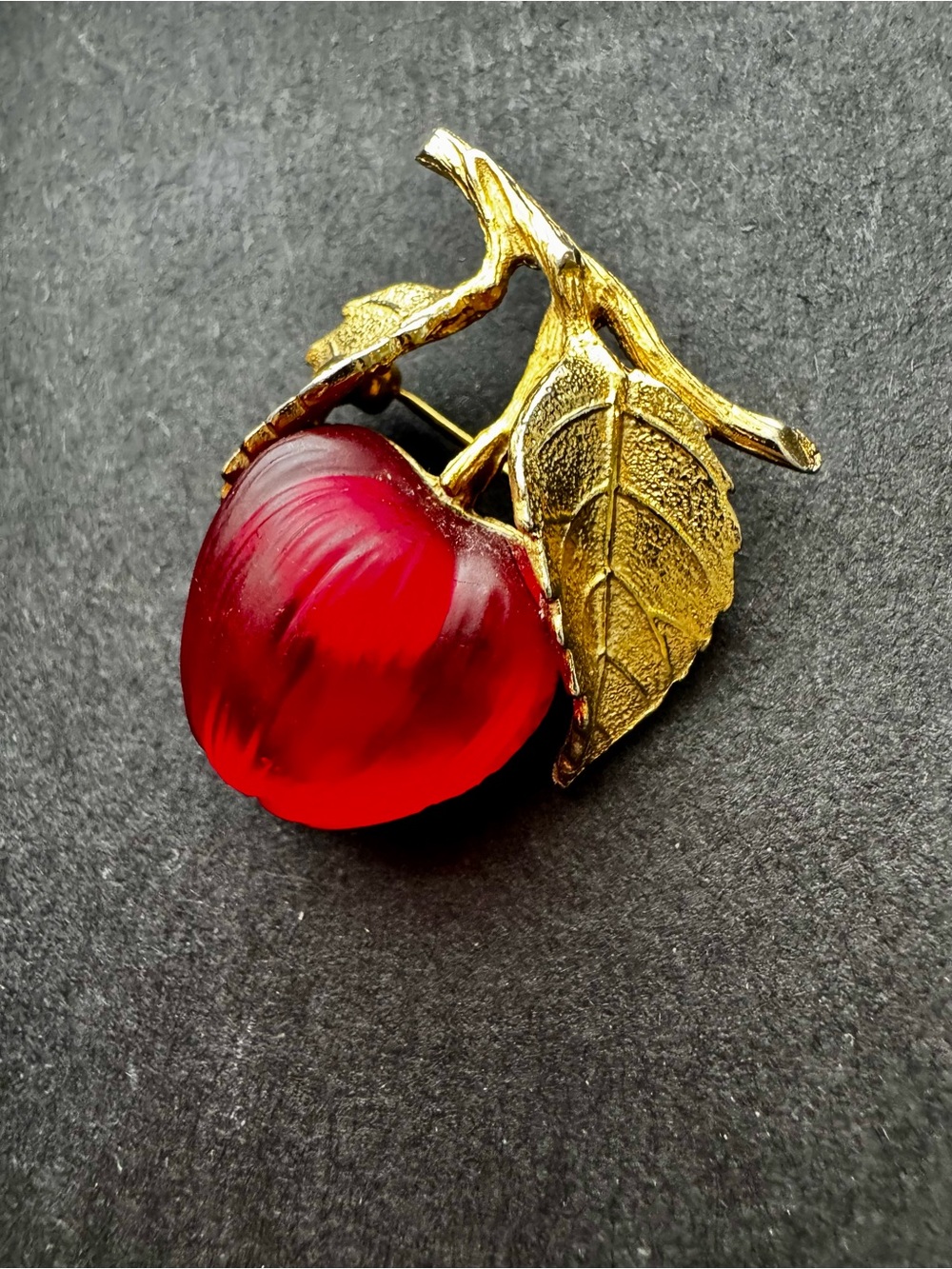 Vintage Napier Apple Brooch: Frosted Lucite & Gold-Tone - Picture 3 of 5